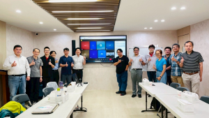 第二季資訊同工交流會線上線下20多位同工合影
